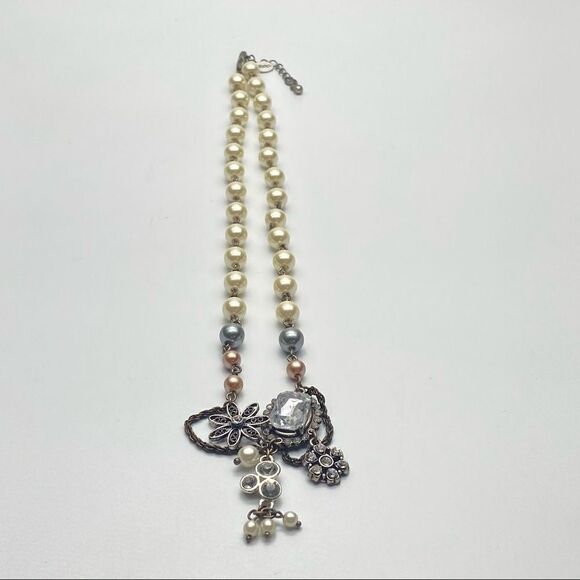 American Eagle AEO Pearl Rhinestone Pendant Necklace - Picture 3 of 9